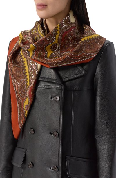 Шелковый платок SAINT LAURENT разноцветного цвета по цене 66300 руб., арт. A001L9/3Y001, фото 2 Шелковый платок SAINT LAURENT, арт. A001L9/3Y001, фото 2