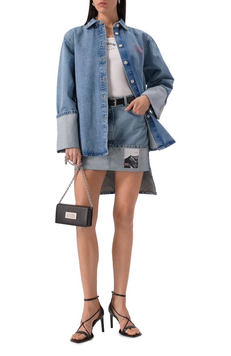 Женская джинсовая рубашка M05CH1NO JEANS голубого цвета, арт. J0216/3217 | Фото 2 (Рукава: Длинные; Длина (для топов): Удлиненные; Кросс-КТ: Деним; Стили: Кэжуэл; Материал внешний: Деним, Хлопок; Женское Кросс-КТ: Рубашка-одежда; Принт: Без принта)