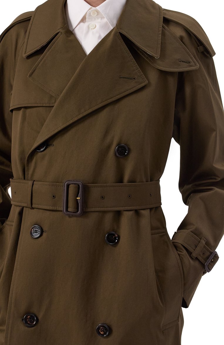 Женский хлопковый тренч BURBERRY хаки цвета, арт. 8104555 | Фото 5 (Материал подклада: Хлопок; Длина (верхняя одежда): Длинные; Рукава: Длинные; Кросс-КТ: Куртка; Стили: Милитари; Материал внешний: Хлопок)