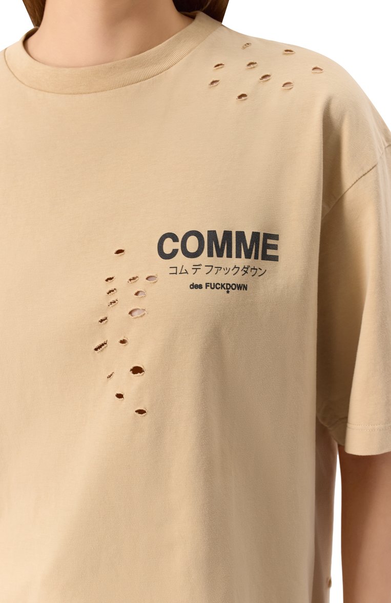 Женская хлопковая футболка COMME DES FUCKDOWN бежевого цвета, арт. CFABW01310 | Фото 5 (Рукава: 3/4; Материал внешний: Хлопок; Длина (для топов): Стандартные; Пр�инт: С принтом; Стили: Гранж)