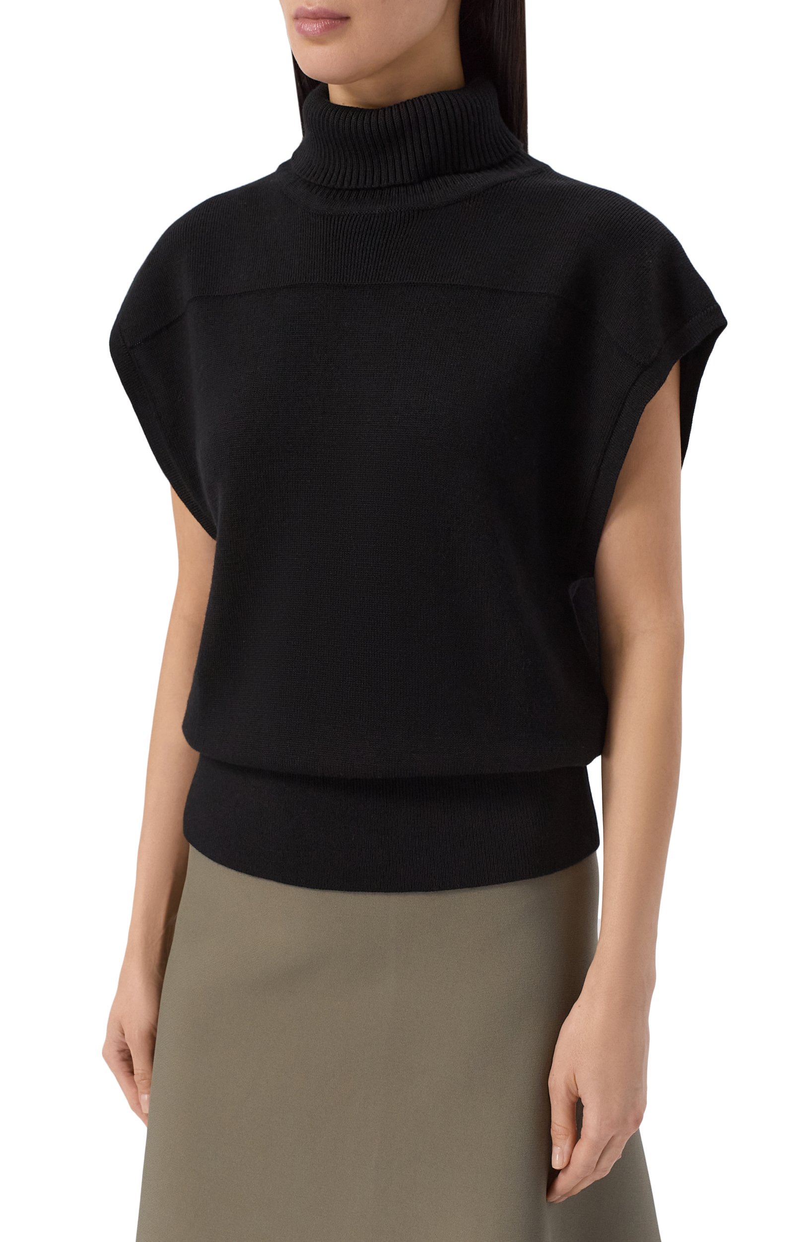 Шерстяной топ YUZEFI черного цвета по цене 39850 руб., арт. YALDA-FUNNEL NECK DRAPE BACK T0P, фото 3 Шерстяной топ YUZEFI, арт. YALDA-FUNNEL NECK DRAPE BACK T0P, фото 3