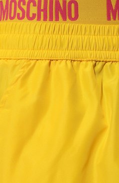 Мужские плавки-шорты MOSCHINO разноцветного цвета, арт. A4220/9301 | Фото 4 (Материал внешний: Синтетический материал; Нос: Не проставлено; Принт: С принтом; Мужское Кросс-КТ: плавки-шорты)