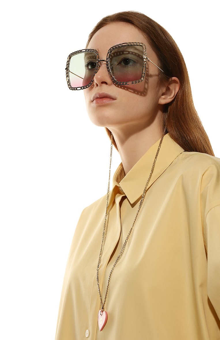 Женские солнцезащитные очки и цепочка GUCCI разноцветного цвета, арт. GG1033S 003 | Фото 2 (Тип очков: С/з; Нос: Не проставлено; Региональные ограничения белый список (Axapta Mercury): Не проставлено; Материал: Металл; Оптика Гендер: оптика-женское; Очки форма: Квадратные, Oversized)