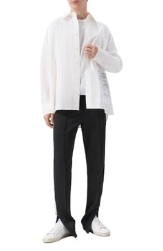 Мужские брюки MAISON MARGIELA черного цвета, арт. S50KA0675/S23168 | Фото 2 (Материал внешний: Хлопок, Синтетический материал; Длина (брюки, джинсы): Стандартные; Стили: Кэжуэл; Случай: Повседневный)