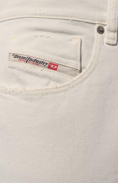 Джинсы DIESEL белого цвета по цене 21050 руб., арт. A03558/09F26, фото 5 Джинсы DIESEL, арт. A03558/09F26, фото 5