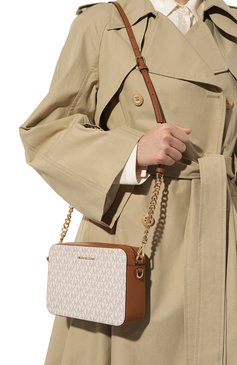 Женская сумка jet set medium MICHAEL MICHAEL KORS кремвого цвета, арт. 32F8GF5M2B | Фото 2 (Сумки-технические: Сумки через плечо; Размер: medium; Материал сплава: Проставлено; Ремень/цепочка: На ремешке; Драгоценные камни: Проставлено; Материал: Экокожа)