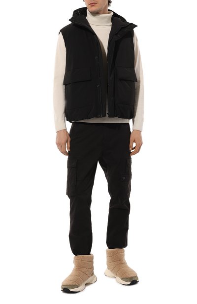 Утепленный жилет HUGO черного цвета по цене 39950 руб., арт. 50530302, фото 2 Утепленный жилет HUGO, арт. 50530302, фото 2