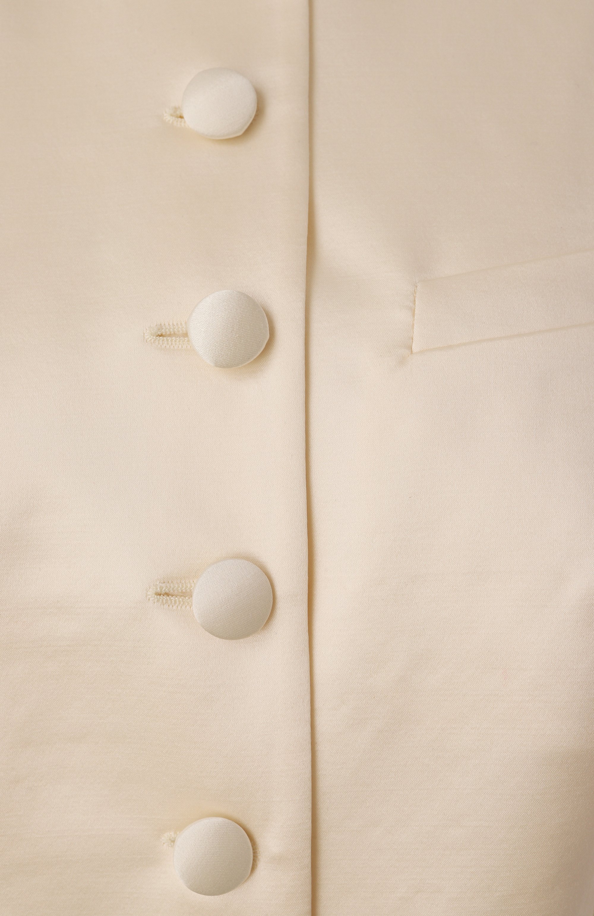 Атласный жилет GOOROO кремового цвета по цене 68040 руб., арт. V009-3020-101-FW24/25, фото 6 Атласный жилет GOOROO, арт. V009-3020-101-FW24/25, фото 6