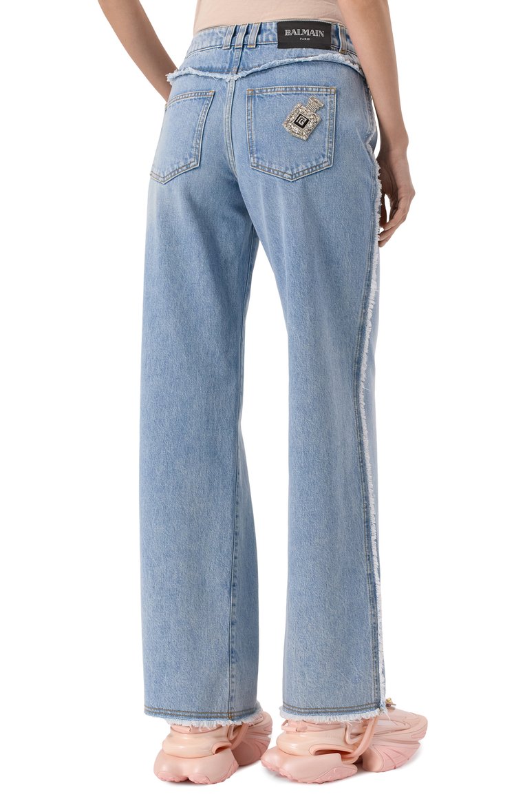 Женские джинсы BALMAIN голубого цвета, арт. EF0MI050/DF75 | Фото 4 (Длина (брюки, джинсы): Удлиненные; Материал внешний: Хлопок, Деним; Кросс-КТ: Деним; Детали: Делаве, Бахрома, Стразы; Силуэт Ж (брюки и джинсы): Широкие; Стили: Кэжуэл; Автоматизация ТО: Проставлено; Автоматизация состава: Проставлено)