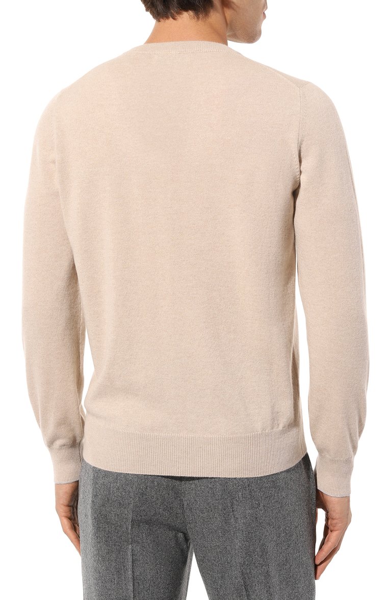 Мужской кашемировый джемпер BRUNELLO CUCINELLI светло-бежевого цвета, арт. M2200B2204 | Фото 4 (Материал внешний: Кашемир, Шерсть; Рукава: Длинные; Длина (для топов): Стандартные; Принт: Без принта; Стили: Кэжуэл; Вырез: Круглый; Мужское Кросс-КТ: Джемперы; Автоматизация состава: Проставлено; Автоматизация ТО: Проставлено; Детали: Без декора)