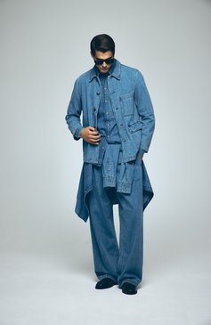 Мужская джинсовая рубашка DOLCE & GABBANA синего цвета, арт. G5IX8D/G8LP2 | Фото 6 (Драгоценные камни: Проставлено; Рукава: Длинные; Материал внешний: Хлопок, Деним; Длина (для топов): Стандартные; Материал сплава: Проставлено; Воротник: Кент; Манжеты: На пуговицах; Принт: Однотонные; Случай: Повседневный; Кросс-КТ: Деним; Стили: Кэжуэл)