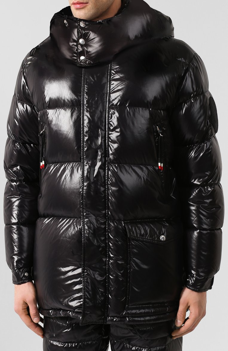 Мужская пуховик 2 moncler 1952 x valextra lambert MONCLER GENIUS черного цвета, арт. E2-091-42367-05-68950 | Фото 3 (Материал утеплителя: Пух и перо; Материал подклада: Синтетический материал; Материал внешний: Синтетический материал; Длина (верхняя одежда): До середины бедра, Короткие; Мужское Кросс-КТ: Пуховик-верхняя одежда, Верхняя одежда, пуховик-короткий; Рукава: Длинные; Кросс-КТ: Пуховик, Куртка; Драгоценные камни: Проставлено; Материал сплава: Проставлено; Стили: Кэжуэл)