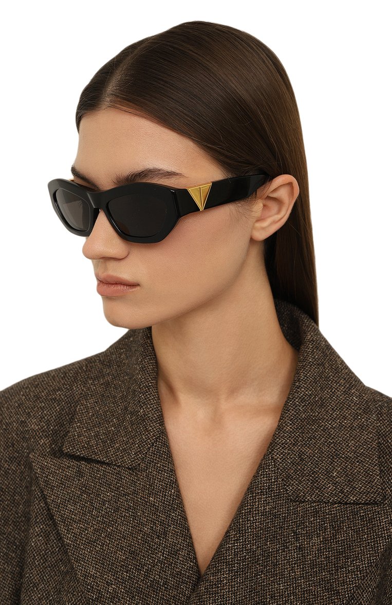Женские солнцезащитные очки BOTTEGA VENETA черного цвета, арт. BV1221S 001 | Фото 2 (Нос: Не проставлено; Региональные ограничения белый список (Axapta Mercury): Не проставлено; Тип очков: С/з; Материал: Пластик; Оптика Гендер: оптика-женское; Очки форма: Прямоугольные)