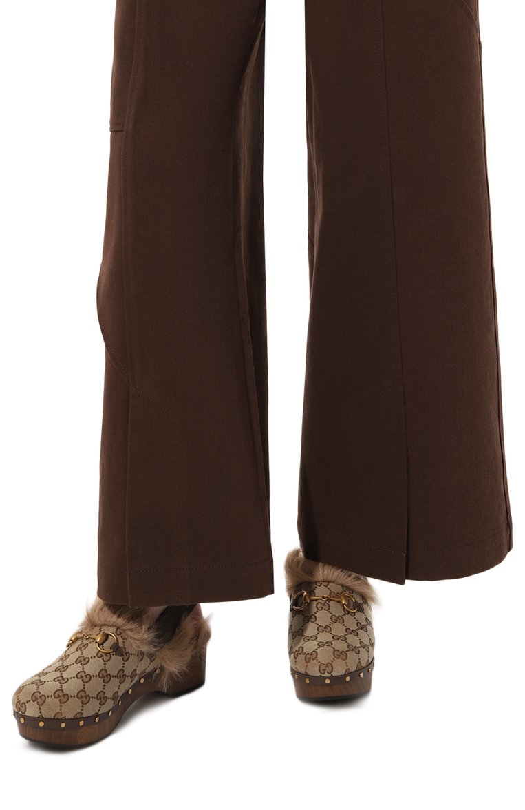 Женские сабо GUCCI бежевого цвета, арт. 680951 HVKM0 | Фото 3 (Подошва: Платформа; Каблук высота: Низкий; Материал утеплителя: Натуральный мех; Каблук тип: Устойчивый; Материал внешний: Текстиль)