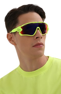 Женские солнцезащитные очки OAKLEY светло-зеленого цвета, арт. 9290-929026 | Фото 3 (Кросс-КТ: С/з-унисекс; Региональные ограничения белый список (Axapta Mercury): Не проставлено, RU; Нос: Не проставлено; Материал: Пластик; Тип очков: С/з; Очки форма: Маска; Оптика Гендер: оптика-унисекс)