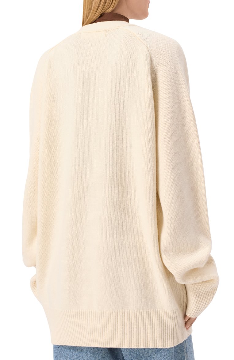 Женский кашемировый кардиган EXTREME CASHMERE кремового цвета, арт. 244-035-01-TU-02 | Фото 4 (Рукава: Длинные; Материал внешний: Кашемир, Шерсть; Длина (для топов): Стандартные; Стили: Кэжуэл; Женское Кросс-КТ: кардиган-трикотаж; Застежка: Пуговицы)