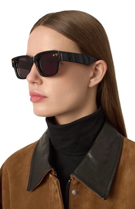 Женские солнцезащитные очки VINTAGE FRAMES черного цвета, арт. B0WIE BLACK AND CLEAR/BLACK | Фото 2 (Нос: Не проставлено; Тип очков: С/з; Материал: Пластик; Региональные ограничения белый список (Axapta Mercury): Не проставлено)