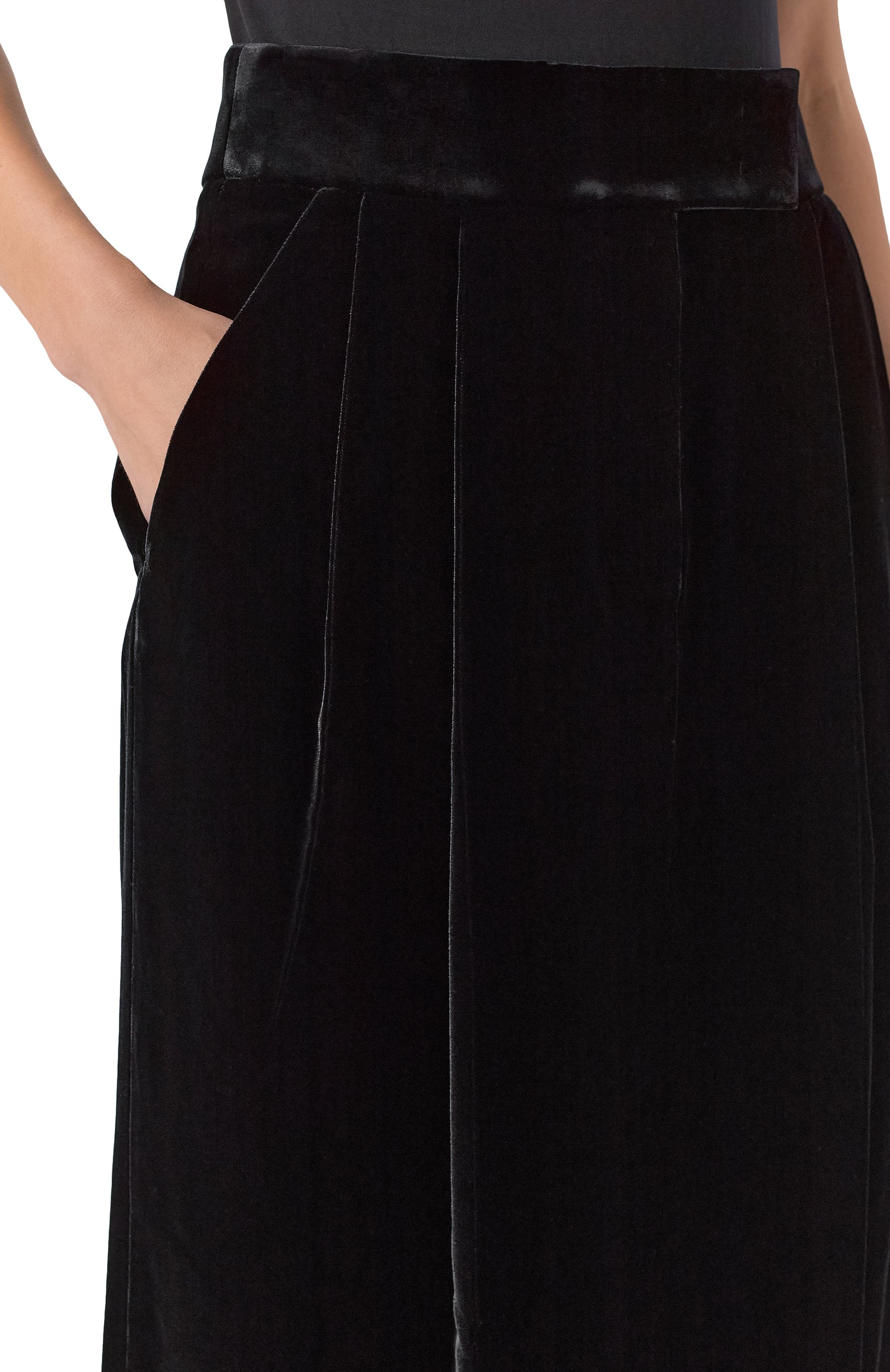 Бархатная юбка GIORGIO ARMANI черного цвета по цене 272500 руб., арт. GW001893/TE10831, фото 5 Бархатная юбка GIORGIO ARMANI, арт. GW001893/TE10831, фото 5