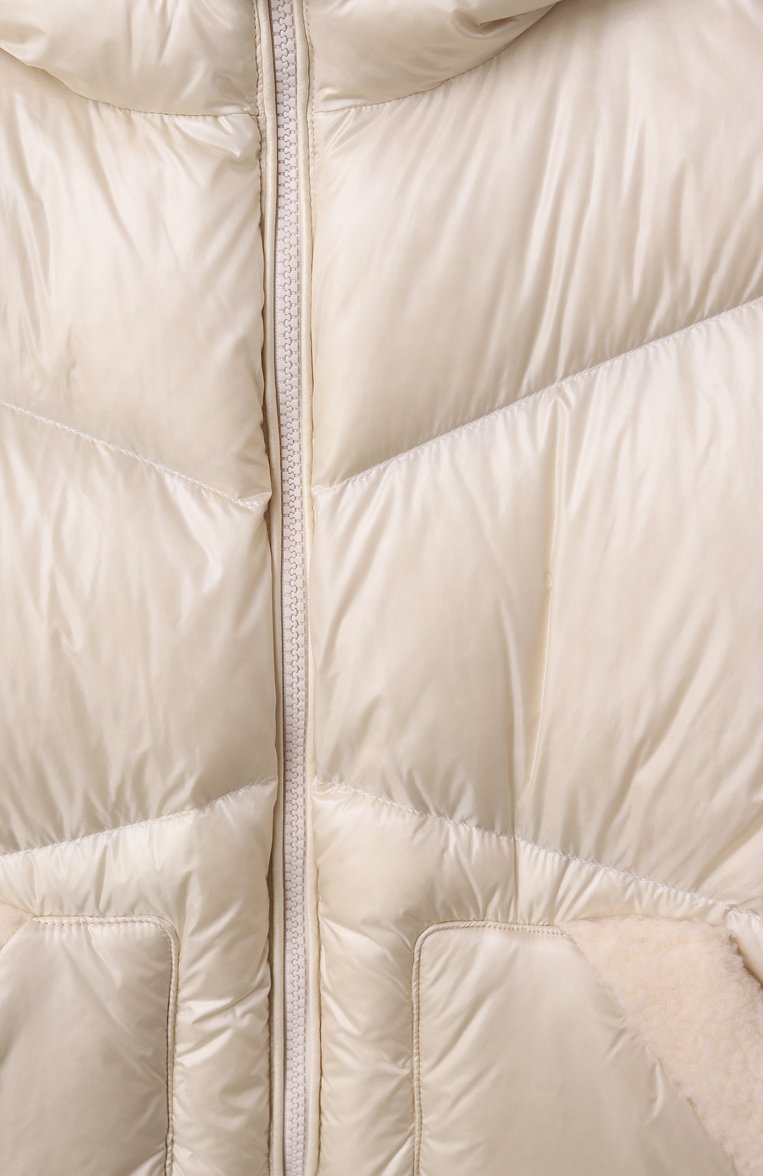 Детская пуховик WOOLRICH кремового цвета, арт. CFWKOU0478FRUT3085 | Фото 3 (Драгоценные камни: Проставлено; Рукава: Длинные; Материал сплава: Проставлено; Материал утеплителя: Пух и перо; Кросс-КТ: Зима; Девочки Кросс-КТ: Пуховик-верхняя одежда; Материал внешний: Синтетический материал; Ростовка одежда: 6 лет | 116 см, 16 лет | 164 см, 10 - 11 лет | 140 - 146см, 12 лет | 152 см, 8 лет | 128 �см)
