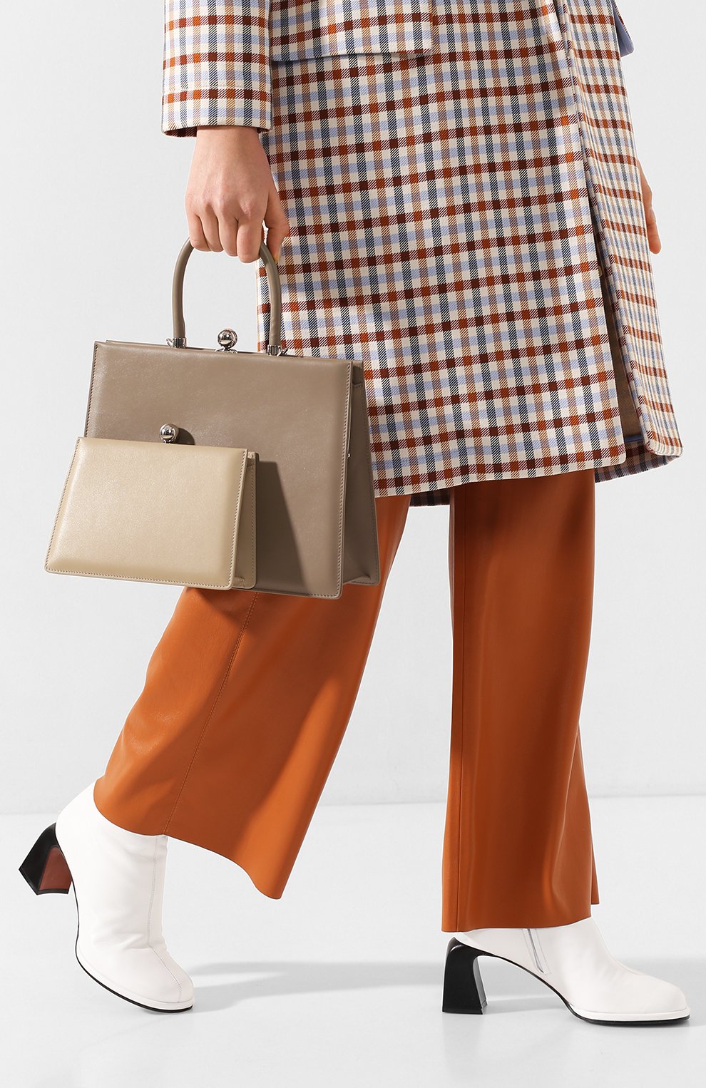 Сумка twin frame RATIO ET MOTUS бежевого цвета по цене 139000 руб., арт. REM20SSTFER/M0-SL, фото 2 Сумка twin frame RATIO ET MOTUS, арт. REM20SSTFER/M0-SL, фото 2