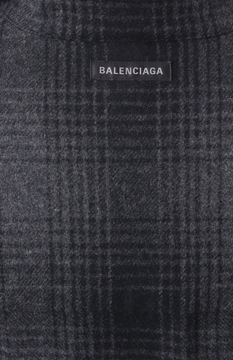Мужская шерстяная рубашка BALENCIAGA темно-серого цвета, арт. 725377/TRU17 | Фото 6 (Рукава: Длинные; Длина (для топов): Удлиненные; Материал внешний: Шерсть; Драгоценные камни: Проставлено; Материал сплава: Проставлено; Манжеты: На пуговицах; Случай: Повседневный; Воротник: Button down; Принт: Клетка; Стили: Гранж)