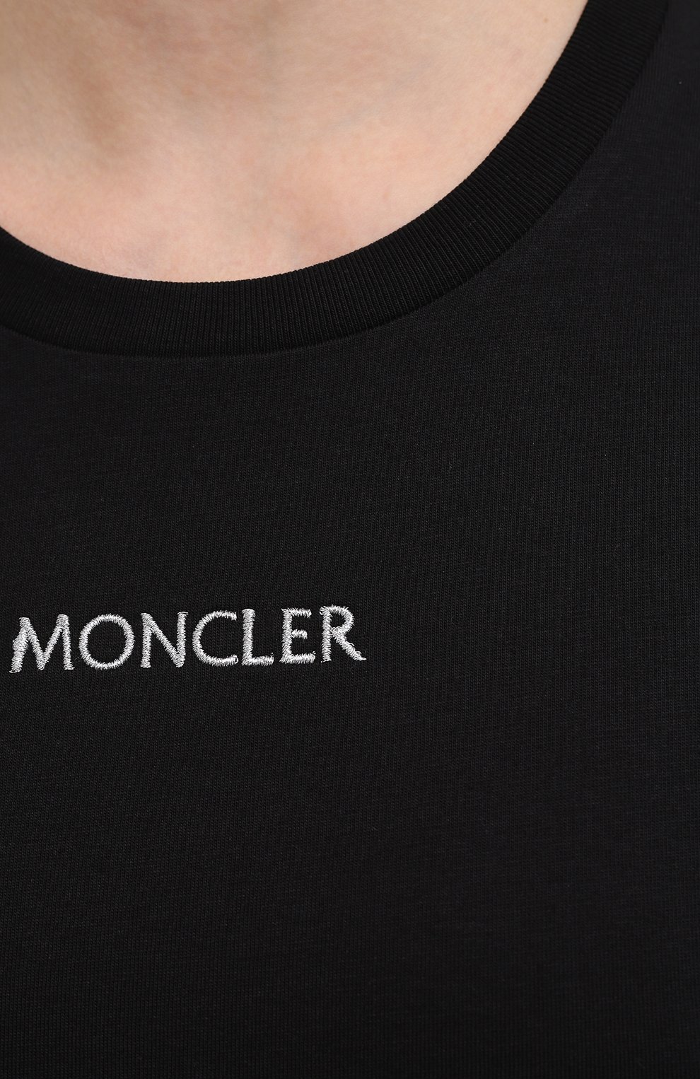 Хлопковая футболка MONCLER черного цвета по цене 20750 руб., арт. G1-093-8C7A6-10-829FB, фото 5 Хлопковая футболка MONCLER, арт. G1-093-8C7A6-10-829FB, фото 5
