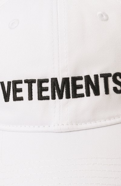 Хлопковая бейсболка VETEMENTS белого цвета по цене 43150 руб., арт. UE63CA100W, фото 5 Хлопковая бейсболка VETEMENTS, арт. UE63CA100W, фото 5