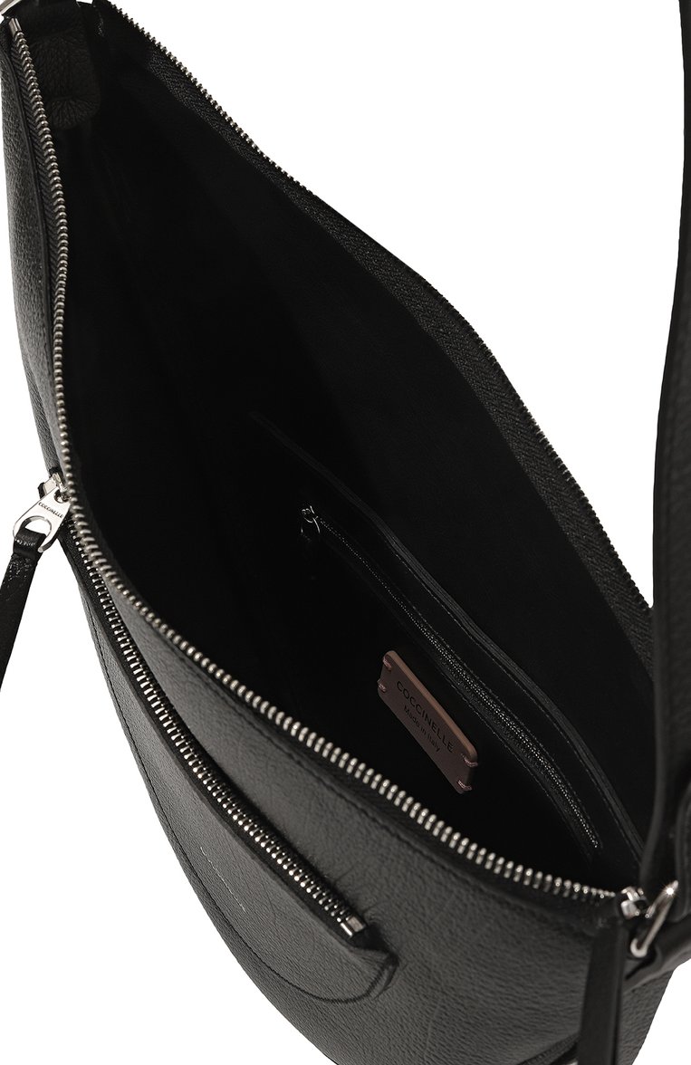 Женская сумка snuggie COCCINELLE черного цвета, арт. E1 QDM 15 02 01 | Фото 5 (Материал: Натуральная кожа; Материал сплава: Проставлено; Драгоценные камни: Проставлено; Размер: large)
