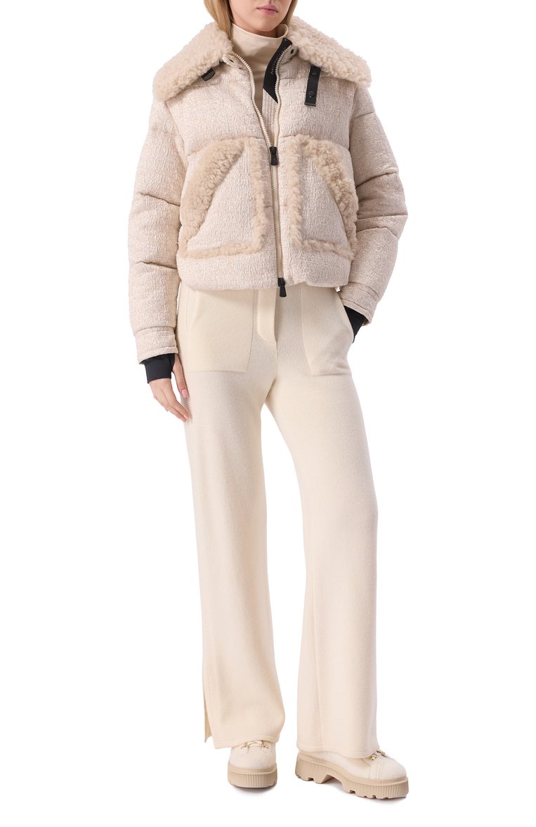 Женский пуховик stowe MONCLER GRENOBLE кремового цвета, арт. 1A000-45-597TP | Фото 2 (Длина (верхняя одежда): Короткие; Материал подклада: Синтетический материал; Рукава: Длинные; Стили: Кэжуэл; Кросс-КТ: Пуховик; Материал внешний: Синтетический материал)