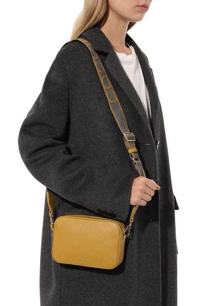 Сумка tebe COCCINELLE горчичного цвета по цене 20800 руб., арт. E5 MN5 55 I1 01, фото 2 Сумка tebe COCCINELLE, арт. E5 MN5 55 I1 01, фото 2