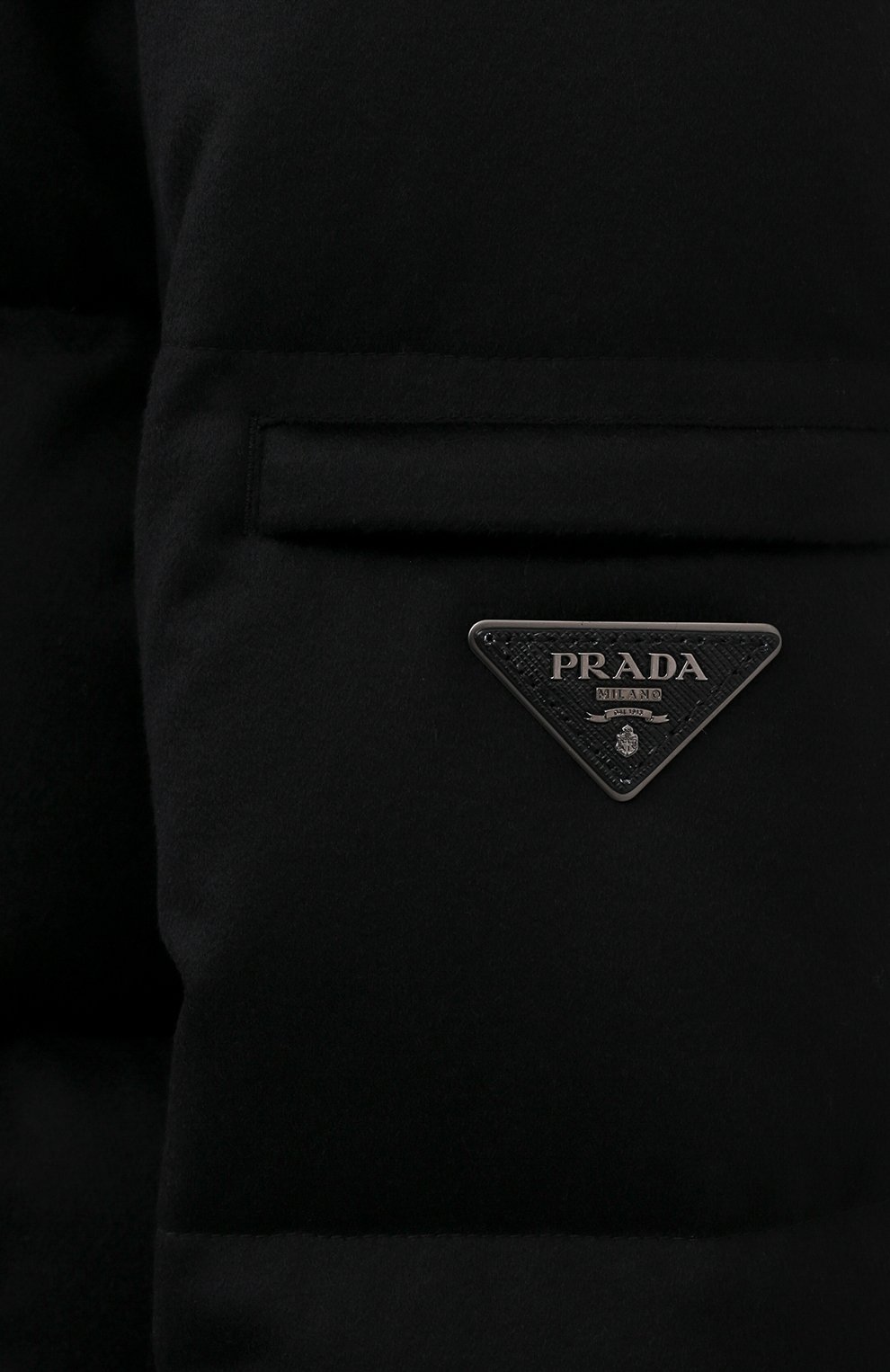 Пуховик PRADA черного цвета по цене 550000 руб., арт. SGB716-1YES-F0002-202, фото 5 Пуховик PRADA, арт. SGB716-1YES-F0002-202, фото 5