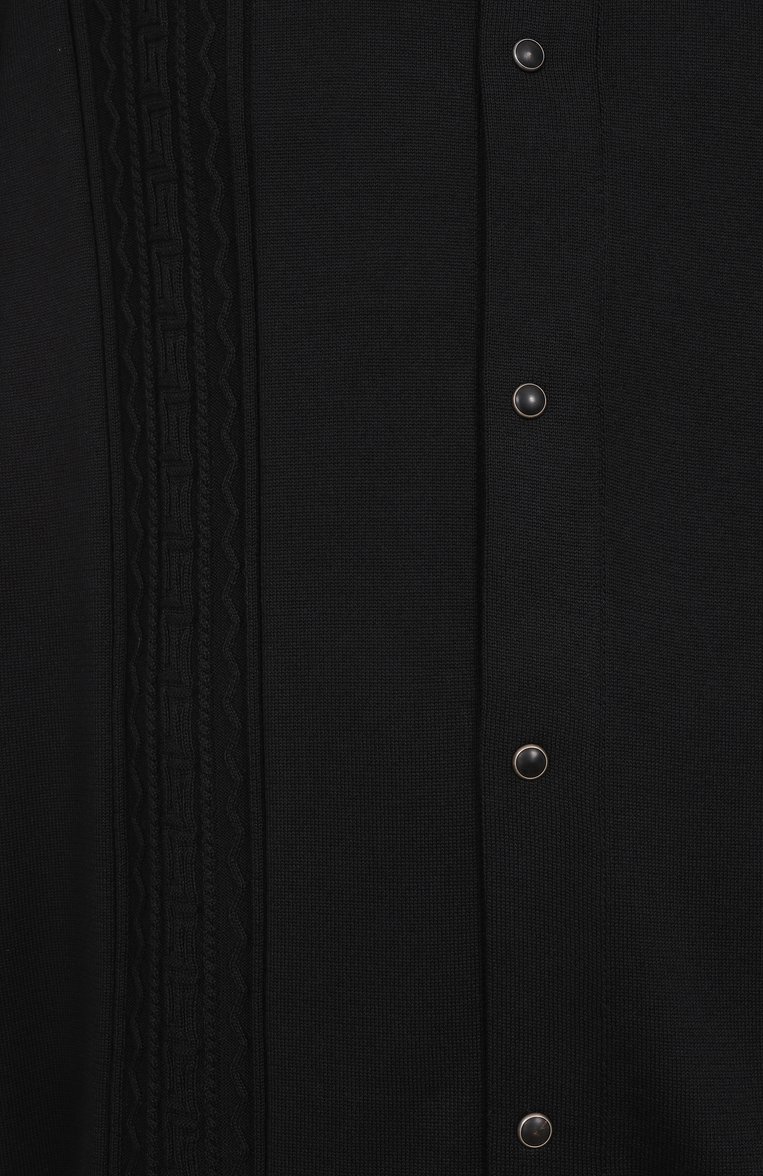 Мужская хлопковая рубашка BRUNELLO CUCINELLI черного цвета, арт. M29203405 | Фото 6 (Рукава: Длинные; Автоматизация состава: Проставлено; Длина (для топов): Удлиненные; Автоматизация ТО: Проставлено; Материал внеш�ний: Хлопок; Застежка: Пуговицы; Кросс-КТ: Трикотаж; Принт: Без принта; Стили: Кэжуэл; Big sizes: Big Sizes; Размерность: Идёт в размер; Детали: Без декора)