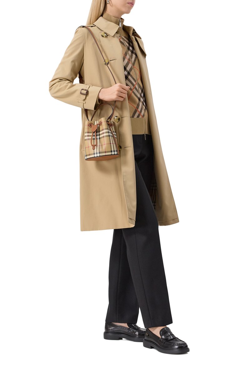 Женская сумка bucket mini BURBERRY бежевого цвета, арт. 8100486 | Фото 7 (Драгоценные камни: Проставлено; Ремень/цепочка: На ремешке; Материал: Текстиль, Экокожа; Размер: mini; Материал сплава: Проставлено)