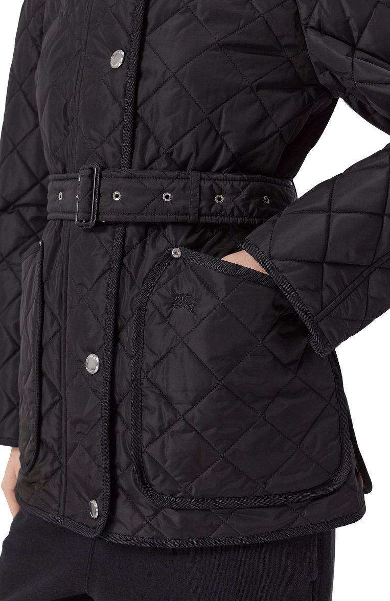 Женская куртка BURBERRY черного цвета, арт. 8071843 | Фото 5 (Длина (верхняя одежда): Короткие; Драгоценные камни: Проставлено; Материал подклада: Синтетический материал; Материал сплава: Проставлено; Рукава: Длинные; Кросс-КТ: Легкие, Куртка; Стили: Кэжуэл; Материал внешний: Синтетический материал)