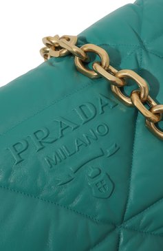 Женская сумка PRADA зеленого цвета, арт. 1BD306-2DYI-F0363-VAM | Фото 3 (Сумки-технические: Сумки через плечо; Размер: medium; Материал: Натуральная кожа; Материал сплава: Проставлено; Драгоценные камни: Проставлено)