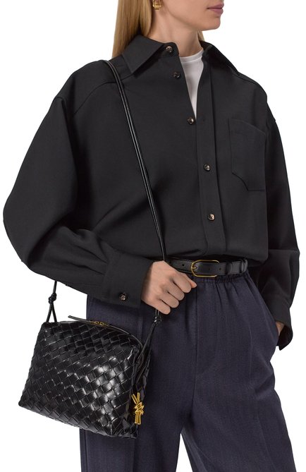 Женская сумка loop small BOTTEGA VENETA черного цвета, арт. 736130/V2GV1 | Фото 2 (Драгоценные камни: Проставлено; Материал: Натуральная кожа; Размер: small; Ремень/цепочка: На ремешке; Материал сплава: Проставлено)