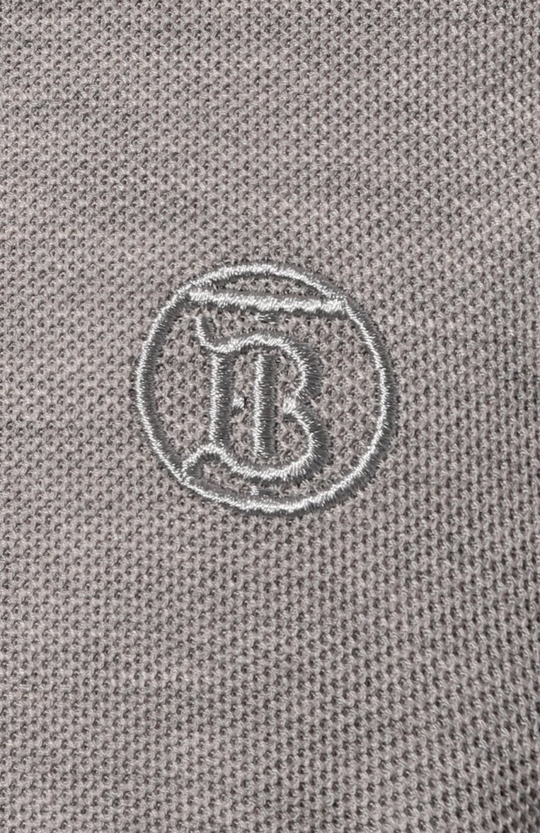 Мужское хлопковое поло BURBERRY серого цвета, арт. 8052966 | Фото 5 (Рукава: Короткие; Материал внешний: Хлопок; Длина (для топов): Стандартные; Стили: Кэжуэл; Застежка: Пуговицы; Принт: Без принта; Мужское Кросс-КТ: Футболка-одежда; Автом�атизация состава: Проставлено; Автоматизация ТО: Проставлено; Детали: Без декора)