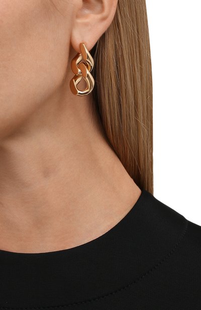 Серьги BOTTEGA VENETA золотого цвета по цене 86350 руб., арт. 589306/VAHU0, фото 2 Серьги BOTTEGA VENETA, арт. 589306/VAHU0, фото 2