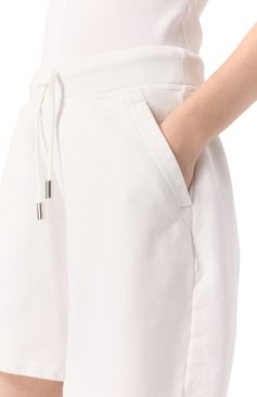 Женские хлопковые шорты DSQUARED2 белого цвета, арт. S72MU0529/S25462 | Фото 5 (Материал внешний: Хлопок; Длина Ж (юбки, платья, шорты): Мини; Драгоценные камни: Проставлено; Материал сплава: Проставлено; Стили: Спорт-шик)