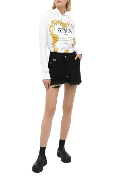 Хлопковое худи VERSACE JEANS COUTURE белого цвета по цене 22400 руб., арт. B6HZA7TS-ZDP308 H00D REG. 44/30318, фото 2 Хлопковое худи VERSACE JEANS COUTURE, арт. B6HZA7TS-ZDP308 H00D REG. 44/30318, фото 2