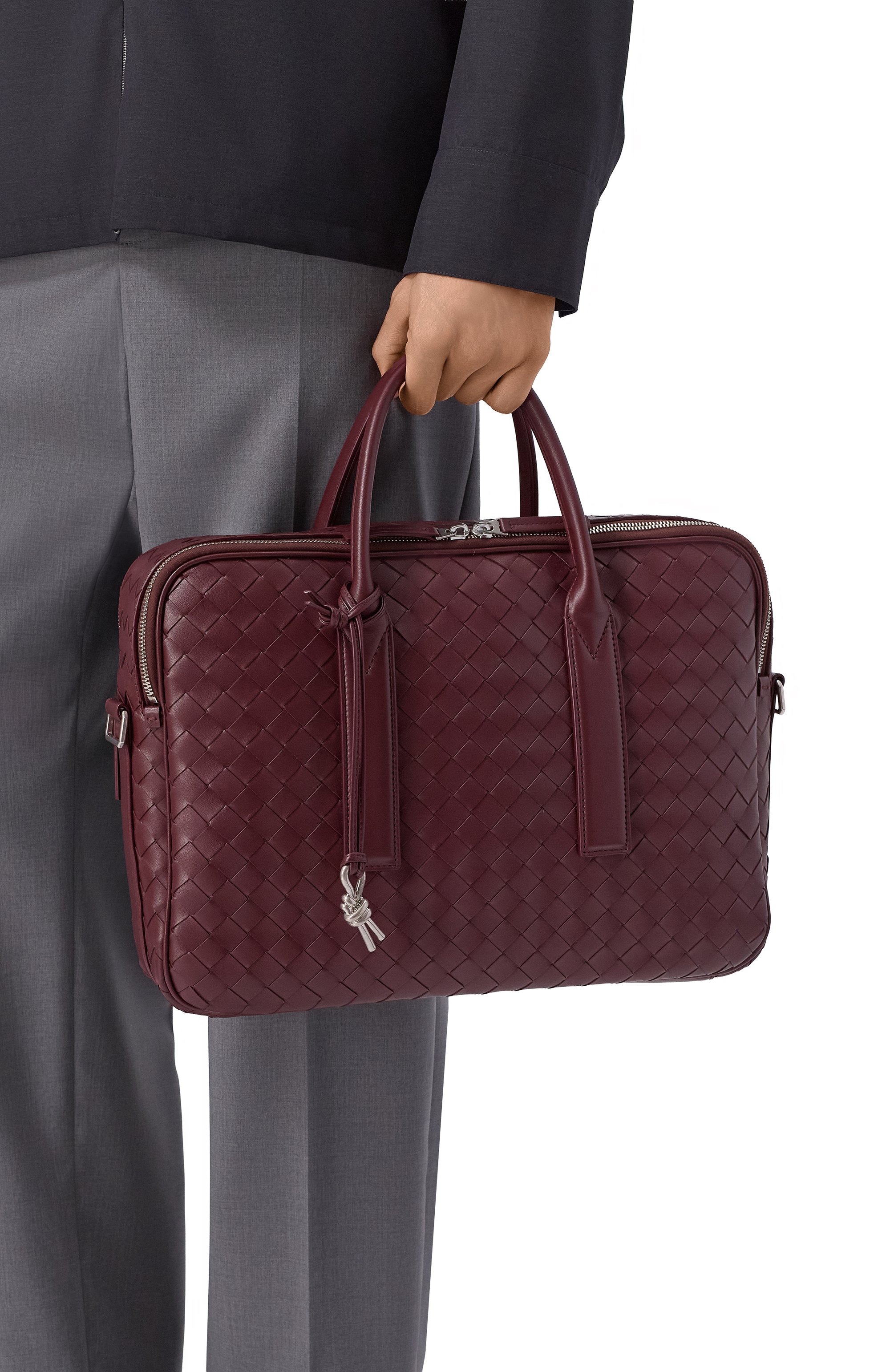 Портфель getaway large BOTTEGA VENETA бордового цвета по цене 540500 руб., арт. 766361/V2HL1, фото 2 Портфель getaway large BOTTEGA VENETA, арт. 766361/V2HL1, фото 2