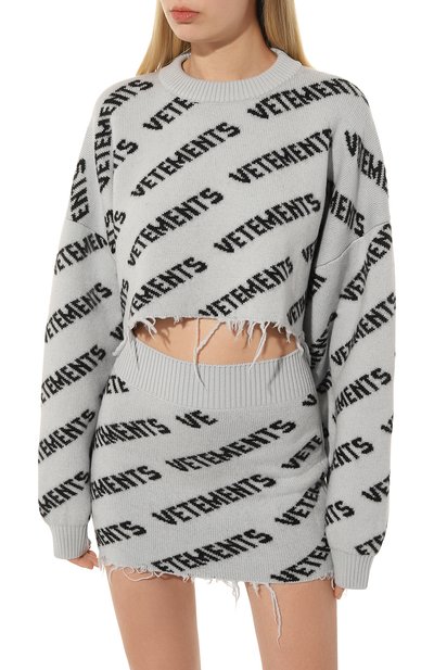 Шерстяной свитер VETEMENTS серого цвета по цене 99750 руб., арт. UE63KN900G, фото 3 Шерстяной свитер VETEMENTS, арт. UE63KN900G, фото 3
