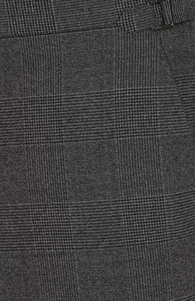 Шерстяные брюки в клетку прямого кроя TOM FORD темно-серого цвета по цене 136000 руб., арт. 222R87/610041, фото 5 Шерстяные брюки в клетку прямого кроя TOM FORD, арт. 222R87/610041, фото 5