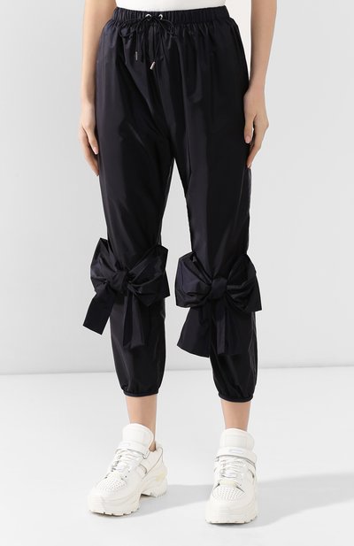 Джоггеры 4 moncler simone rocha MONCLER GENIUS темно-синего цвета по цене 29950 руб., арт. E2-09W-16501-00-C0332, фото 3 Джоггеры 4 moncler simone rocha MONCLER GENIUS, арт. E2-09W-16501-00-C0332, фото 3
