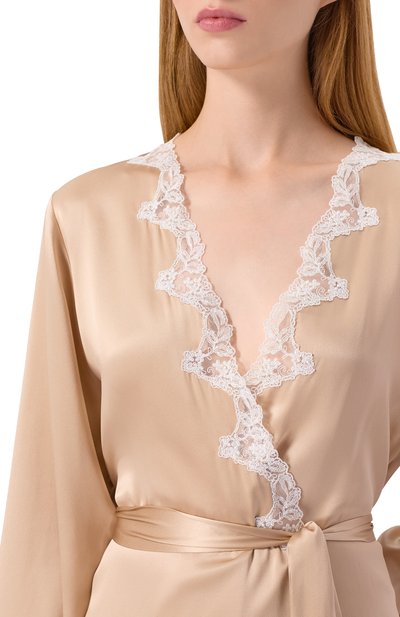 Шелковый халат EVA B.BITZER бежевого цвета по цене 54330 руб., арт. 29314463, фото 5 Шелковый халат EVA B.BITZER, арт. 29314463, фото 5