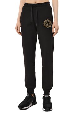 Женские хлопковые джоггеры VERSACE JEANS COUTURE черного цвета, арт. 76HAAT02/CF01T | Фото 3 (Длина (брюки, джинсы): Стандартные; Женское Кросс-КТ: Брюки-одежда, Джоггеры - брюки; Материал сплава: Проставлено; Материал внешний: Хлопок; Стили: Спорт-шик; Драгоценные камни: Проставлено)