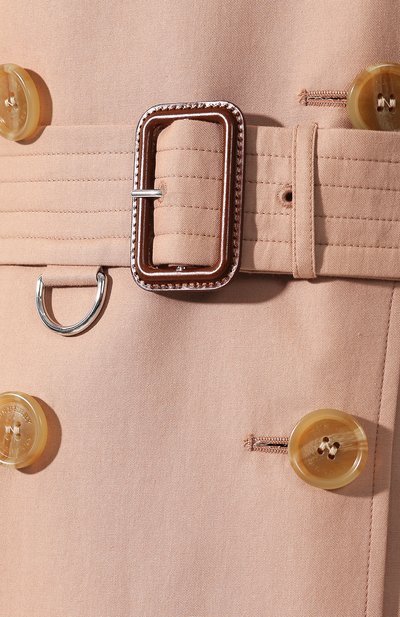 Двубортный тренч из хлопка BURBERRY розового цвета по цене 295500 руб., арт. 4075804, фото 5 Двубортный тренч из хлопка BURBERRY, арт. 4075804, фото 5
