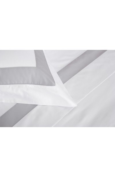 Наволочка bicolore FRETTE серебряного цвета по цене 24400 руб., арт. FR2934 E0700 065B, фото 5 Наволочка bicolore FRETTE, арт. FR2934 E0700 065B, фото 5