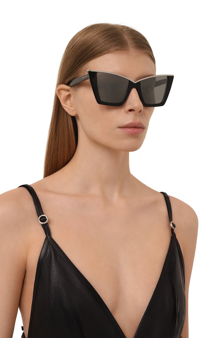Женские солнцезащитные очки SAINT LAURENT черного цвета, арт. SL 570 002 | Фото 2 (Тип очков: С/з; Нос: Не проставлено; Региональные о�граничения белый список (Axapta Mercury): Не проставлено; Материал: Пластик, Металл; Оптика Гендер: оптика-женское; Очки форма: Квадратные)