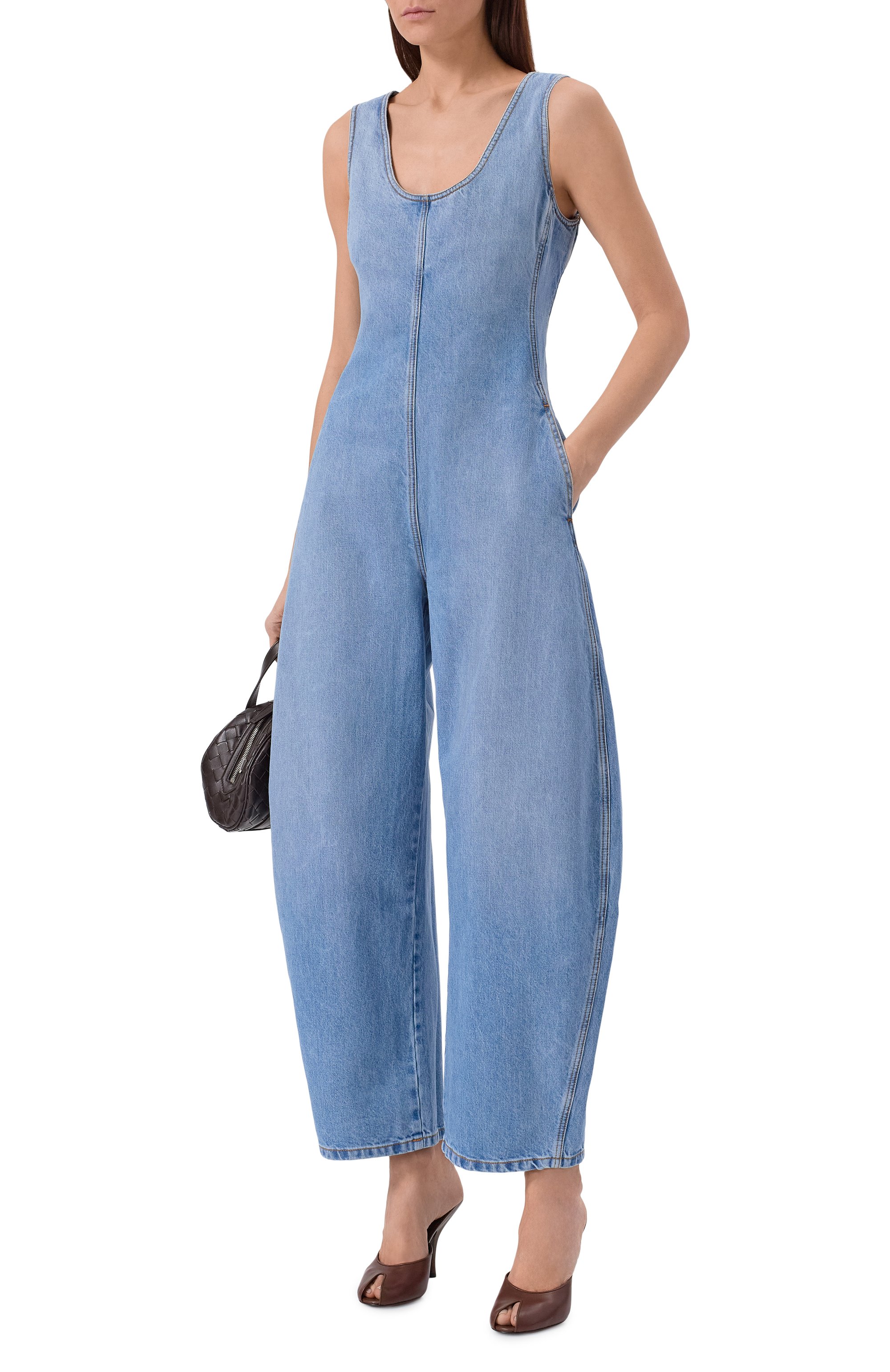 Джинсовый комбинезон ALAIA голубого цвета по цене 277000 руб., арт. AA9U0046D015C, фото 2 Джинсовый комбинезон ALAIA, арт. AA9U0046D015C, фото 2